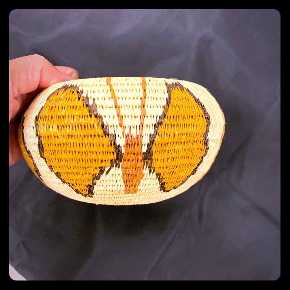 Butterfly basket